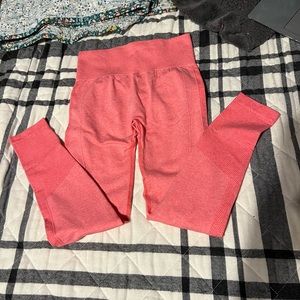 pink “butt scrunch” leggings